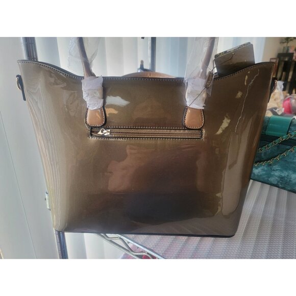 Brangio Italy Vegan Leather Tote Bag With Heart Cutout Design & Gold-Tone Hardwa - Picture 4 of 7